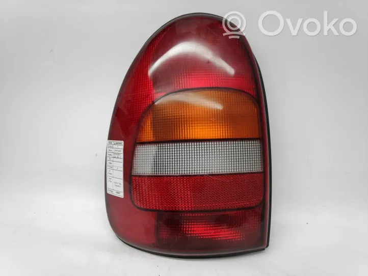 Chrysler Voyager Lampy tylnej klapy bagażnika 