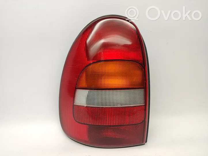 Chrysler Voyager Lampy tylnej klapy bagażnika 