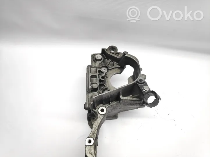 Volkswagen Caddy Engine mount bracket 