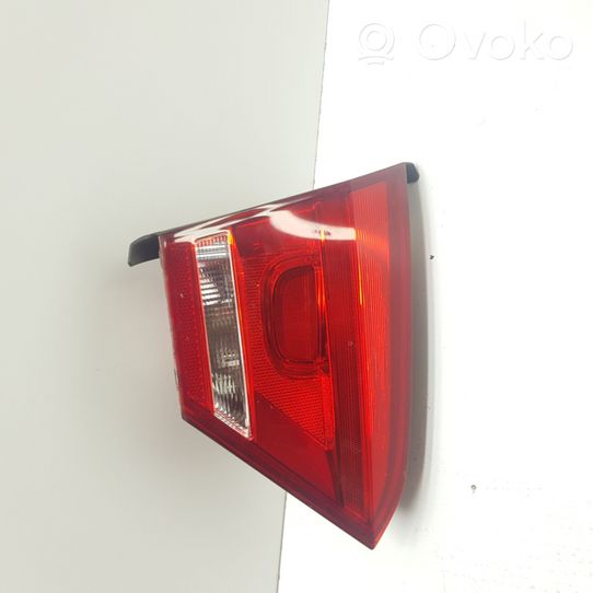 Volkswagen PASSAT B7 USA Lampy tylnej klapy bagażnika 562945093