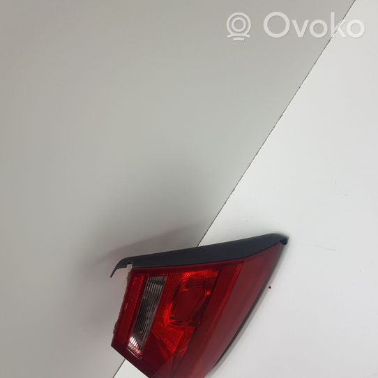 Volkswagen PASSAT B7 USA Takaluukun takavalot 562945093