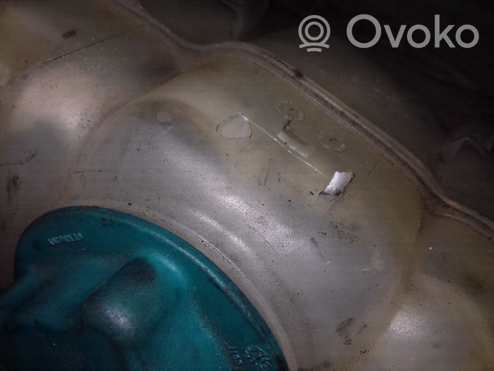 Volvo V70 Dzesēšanas šķidruma izplešanās tvertne 