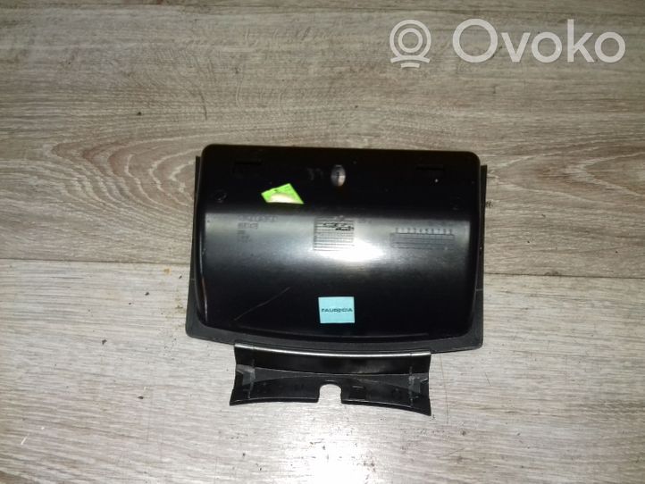 Volvo V50 Glove box central console 