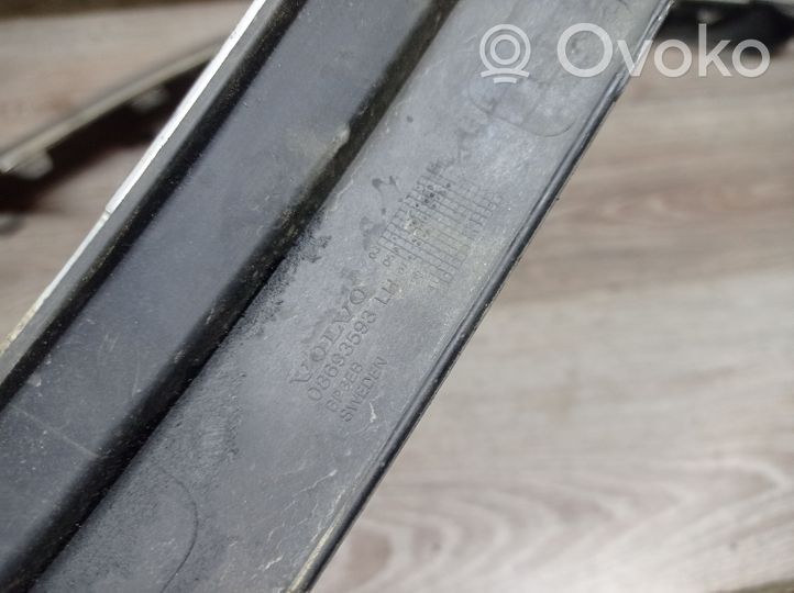 Volvo V70 Modanatura separatore del paraurti anteriore 