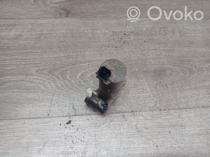 Volvo V70 Pompe de lave-glace de pare-brise 