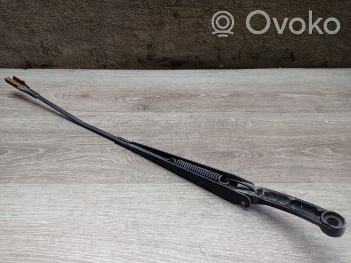 Volvo V70 Front wiper blade arm 