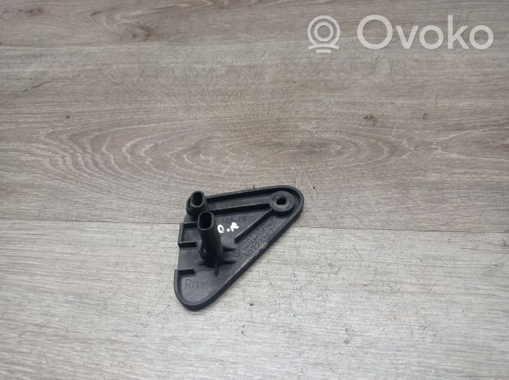 Volvo S80 Radiator mount bracket 