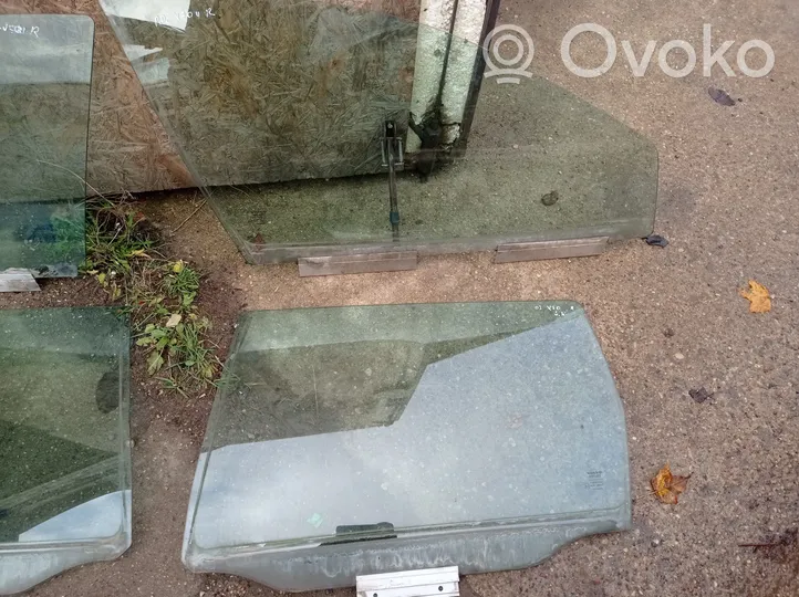 Volvo V70 Front door window glass four-door 43R0043