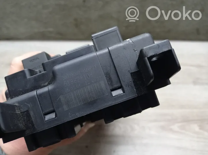 Volvo S60 Fuse module 518828108