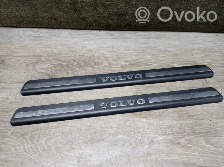 Volvo XC70 Copertura del rivestimento del sottoporta anteriore 