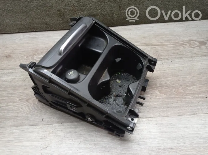 Volvo XC70 Cup holder front 