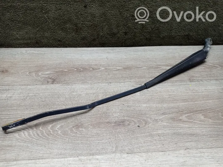 Volvo V70 Front wiper blade arm 