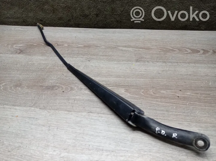 Volvo V70 Front wiper blade arm 