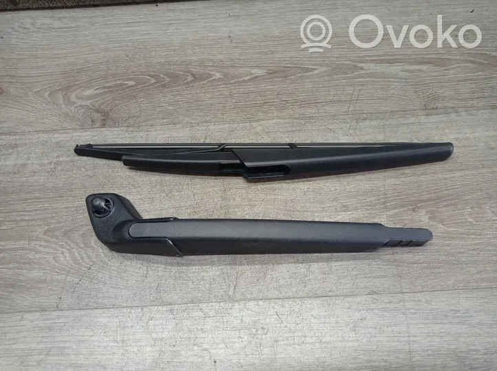 Volvo V70 Rear wiper blade arm 