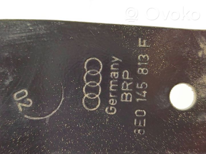 Audi A4 S4 B7 8E 8H Välijäähdyttimen putkien kannake 8E0145813F