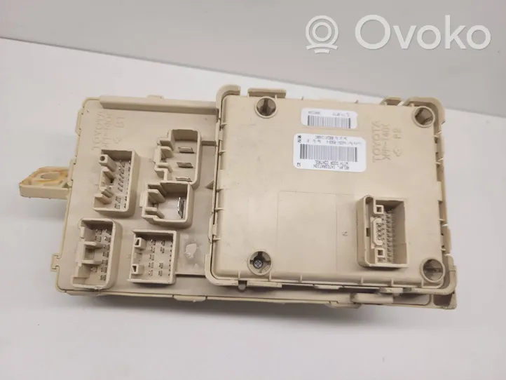 Toyota Avensis T250 Sulakemoduuli 8264105020A