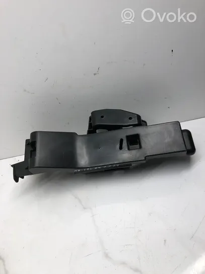 Audi A6 S6 C6 4F Supporto di montaggio ruota di scorta 8E0010175A