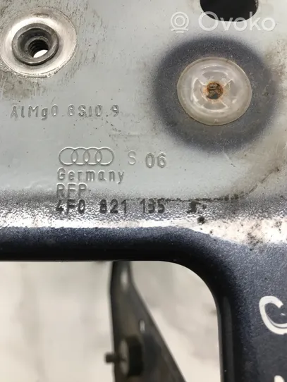 Audi A6 S6 C6 4F Uchwyt / Mocowanie błotnika przedniego 4F0821135