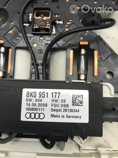 Audi A4 S4 B8 8K Éclairage lumière plafonnier avant 8T0947135B