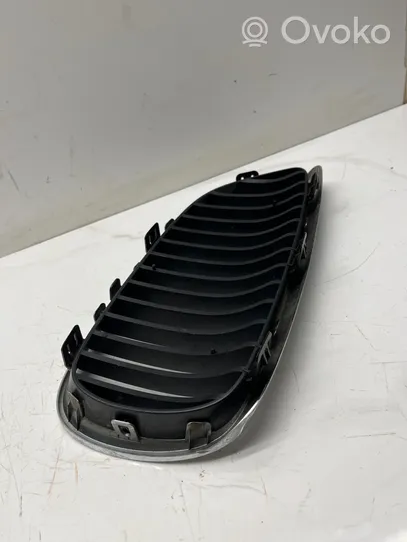 BMW 3 E92 E93 Maskownica / Grill / Atrapa górna chłodnicy 22405910