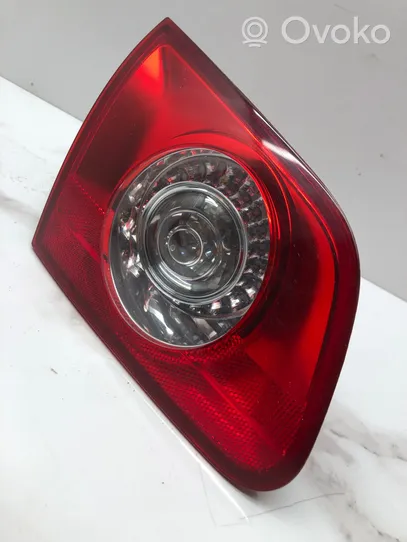 Volkswagen PASSAT B6 Lampy tylnej klapy bagażnika 3C9945093A