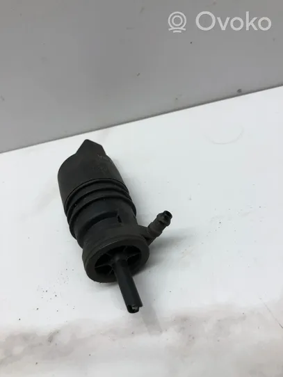 Volkswagen PASSAT B6 Windscreen/windshield washer pump 1K5955651