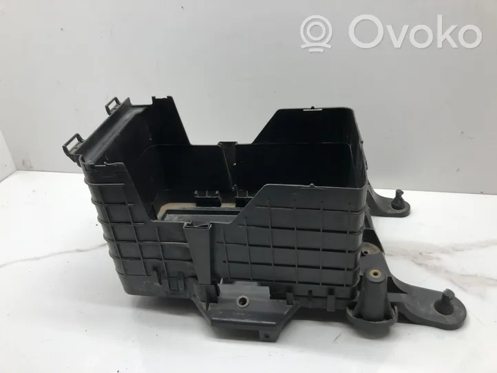 Volkswagen PASSAT B6 Support boîte de batterie 1K0915333C