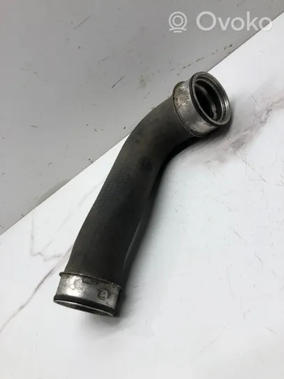 Volkswagen Golf V Tube d'admission de tuyau de refroidisseur intermédiaire 1K0145834L