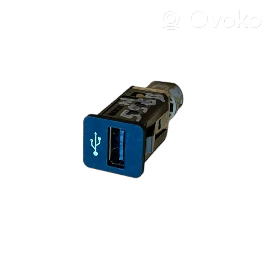 BMW 3 E90 E91 USB socket connector 61319167196