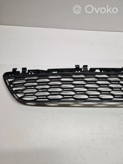 BMW 5 G30 G31 Grille inférieure de pare-chocs avant 8064930