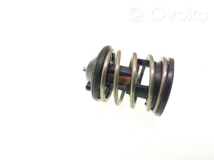 Toyota Avensis T270 Boîtier de thermostat / thermostat 