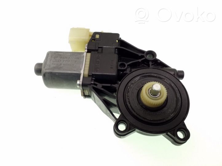 Ford Fiesta Motorino alzacristalli della portiera anteriore 0130822404