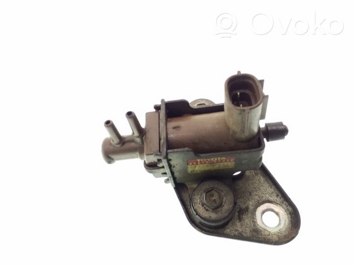 Toyota Land Cruiser (J100) Valvola di depressione 2581967010