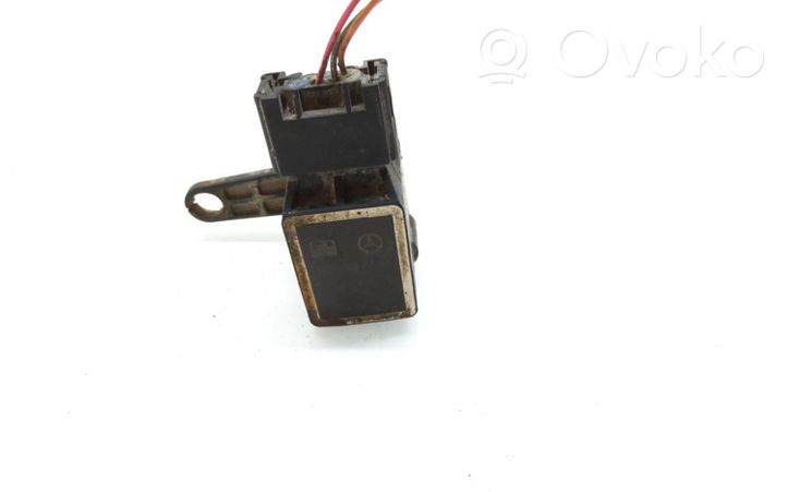 Mercedes-Benz E W210 Sensore di livello faro/fanale A0105427717