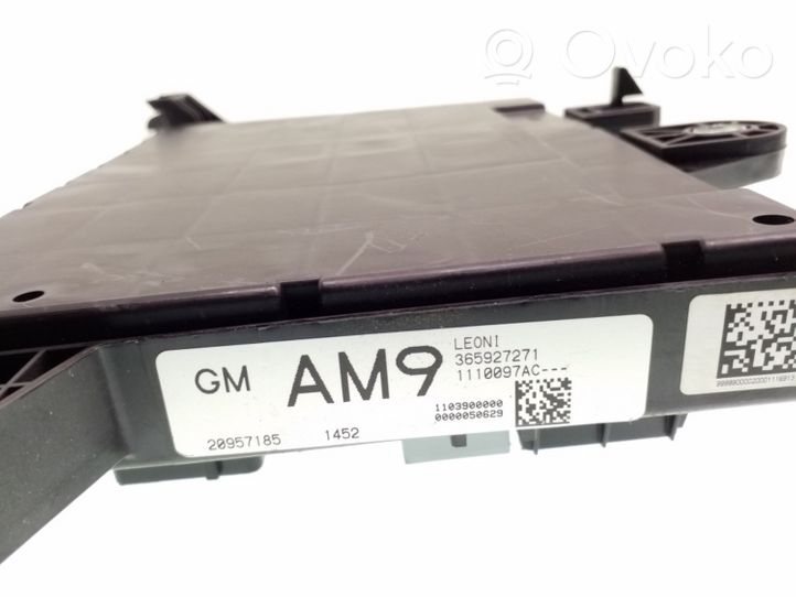 Opel Zafira C Module de fusibles 20957185