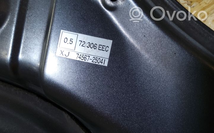 Toyota Avensis T250 Dzinēja pārsegs (vāks) 7456725041