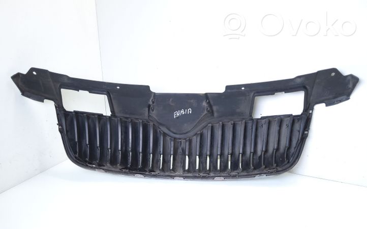 Skoda Fabia Mk2 (5J) Maskownica / Grill / Atrapa górna chłodnicy 5J0853668A