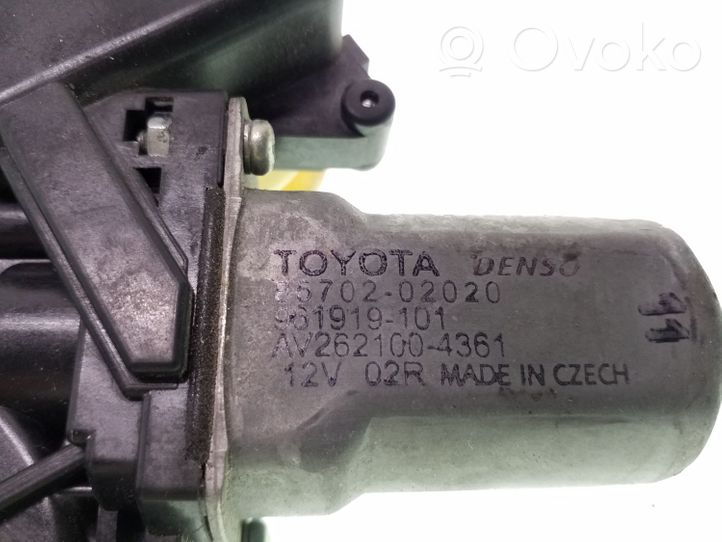Toyota Avensis T270 Asa reguladora de la puerta delantera 8570202020