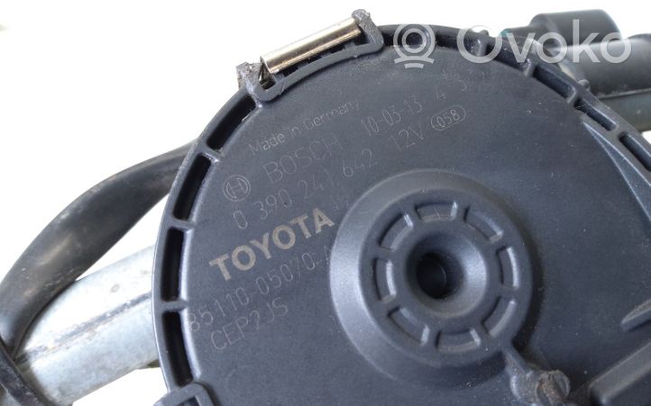 Toyota Avensis T270 Etupyyhkimen vivusto ja moottori 0390241642