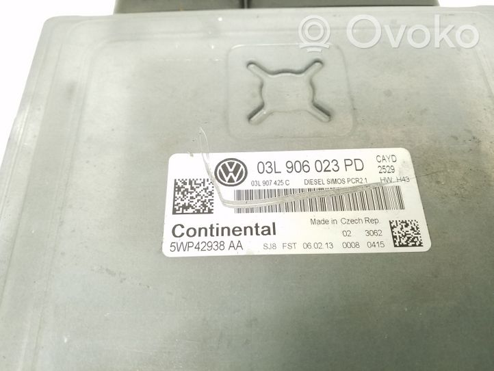 Volkswagen Caddy Sterownik / Moduł ECU 03L906023PD