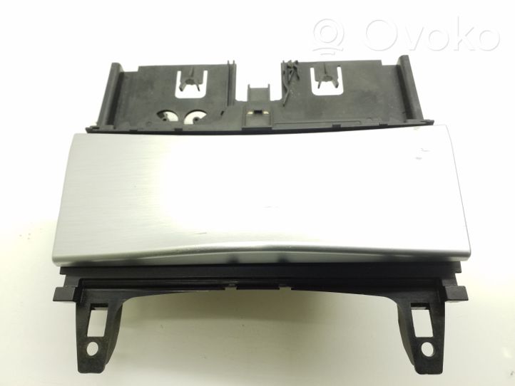 Mercedes-Benz C W204 Boîte / compartiment de rangement pour tableau de bord A2046801350