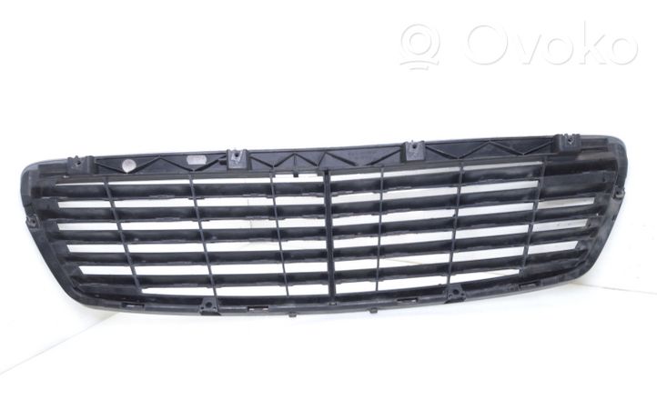 Mercedes-Benz E W211 Griglia superiore del radiatore paraurti anteriore A2118800583