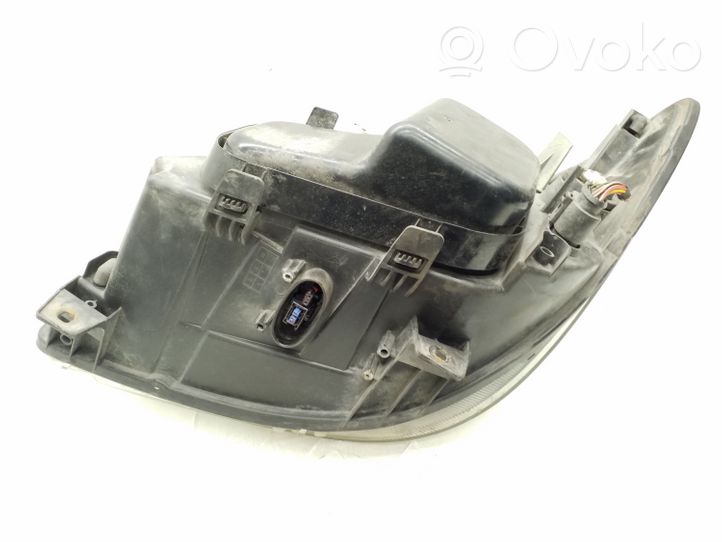 Mercedes-Benz Sprinter W906 Lampa przednia A9068201061