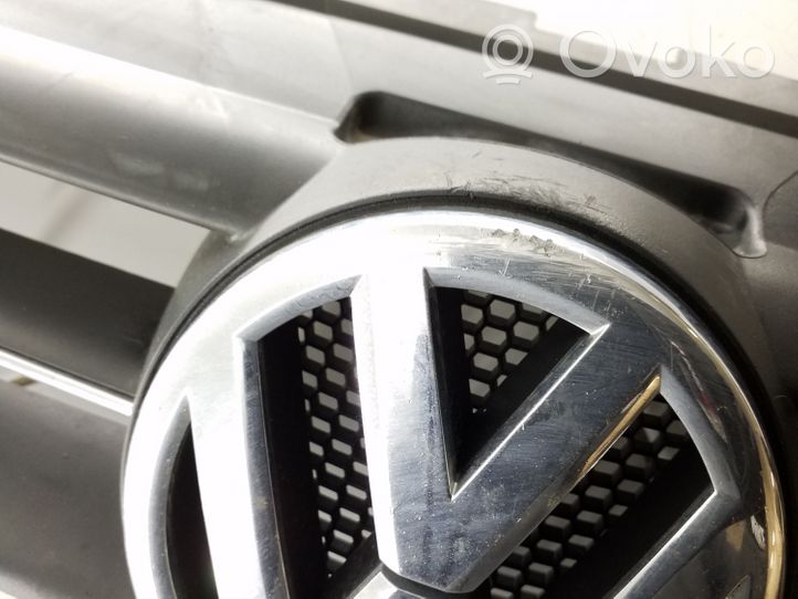Volkswagen Polo V 6R Grotelės viršutinės 6R0853653