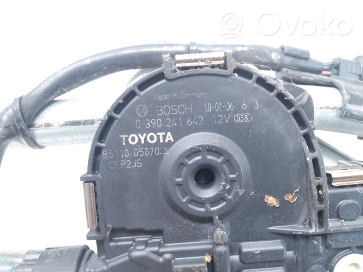 Toyota Avensis T270 Tringlerie et moteur d'essuie-glace avant 0390241642