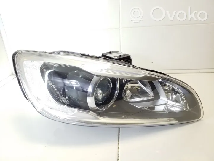 Volvo V60 Lampa przednia 31420254