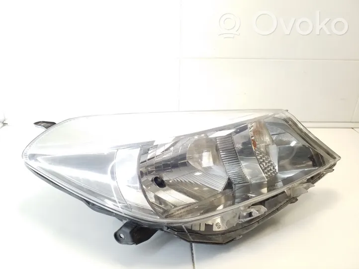 Toyota Yaris Lampa przednia KOITO0D79