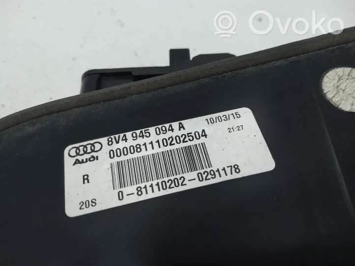 Audi A3 S3 8V Lampy tylnej klapy bagażnika 8V4945094A