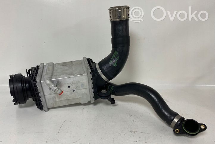 BMW 5 G30 G31 Chłodnica powietrza doładowującego / Intercooler 8660689