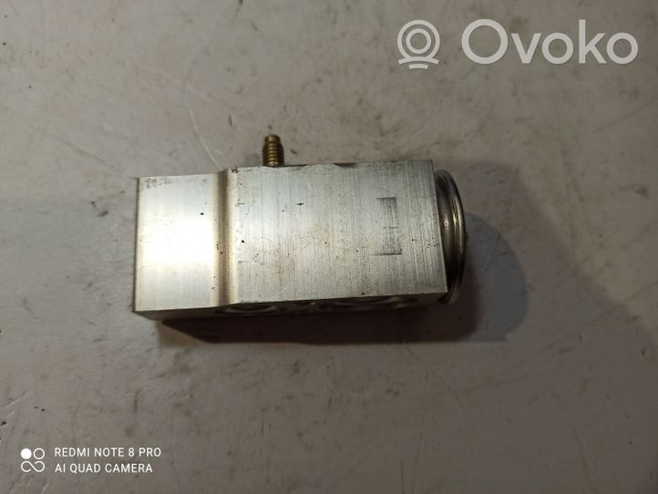 Volvo V70 Air conditioning (A/C) expansion valve 30676364